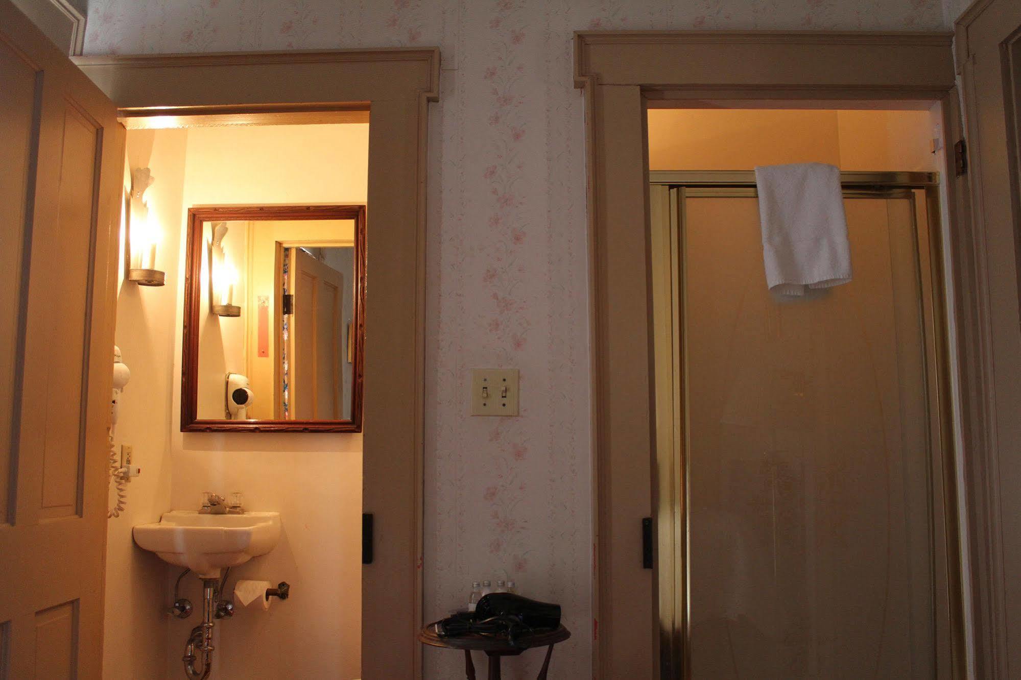 The Buxton Inn Granville ภายนอก รูปภาพ
